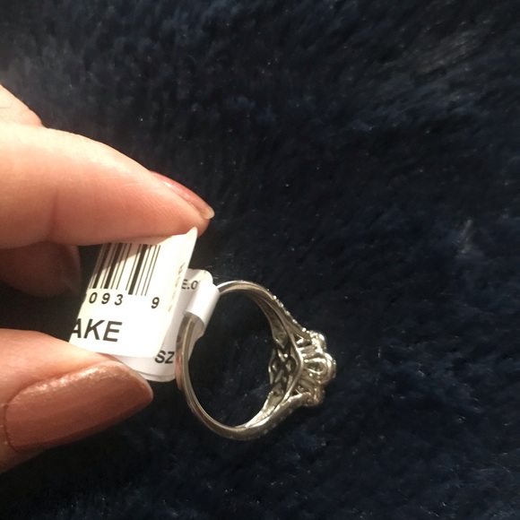 NWT Silver Beautiful Flower Ring - Picture 2 of 12